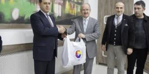 AMASYA TİCARET VE SANAYİ ODASI İHTİYAÇ SAHİBİ ÖĞRENCİLERE GİYİM YARDIMI YAPTI