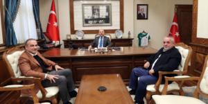 BAŞKAN MURAT KIRLANGIÇ VE İŞ ADAMI FİKRET DARENDE VALİ VAROL'U ZİYARET ETTİ