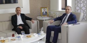 Taşova Belediye Başkanı Bayram Öztürk Başkan Kırlangıç'ı Ziyaret Etti
