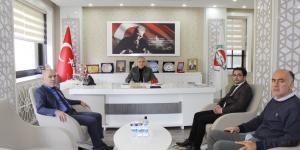 TSE KARADENİZ BÖLGE KOORDİNATÖRÜ KAYGI VE TSE AMASYA İL TEMSİLCİSİ KOYUNCU'DAN BAŞKAN KIRLANGIÇ'A ZİYARET