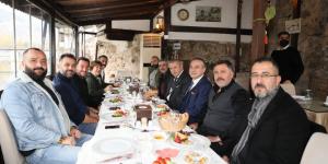 BAŞKAN KIRLANGIÇ TURİZM DERNEĞİ ÜYELERİ İLE BİR ARAYA GELDİ