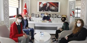 AMASYA BİLSEM ÖĞRETMENLERİNDEN FERHAT ÇINAR VE  ÖĞRENCİLERDEN BAŞKAN KIRLANGIÇ’A ZİYARET