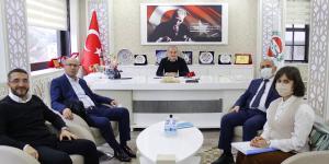AMASYA ARKEOLOJİ MÜZESİ MÜDÜRÜ CELAL ÖZDEMİR VE POYGAR PLANLAMA ŞİRKETİ SAHİBİ LEVENT KESKİN'DEN BAŞKAN KIRLANGIÇ'A ZİYARET