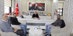 AMASYA AMERİCAN LİFE YABANCI DİL KURSUNUN SAHİPLERİ KERİM PEKMEZCİ VE BERKAN KANAR'DAN BAŞKAN KIRLANGIÇ'A ZİYARET