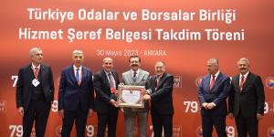 ATSO BAŞKANI KIRLANGIÇ'A HİZMET ŞEREF BELGESİ