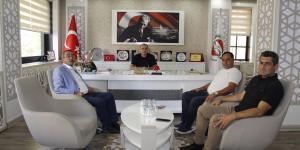 AMASYA PANCA EKİCİLERİ KOOPERATİFİ YÖNETİM KURULU BAŞKANI SAATÇİ'DEN ATSO BAŞKANI KIRLANGIÇ'A ZİYARET