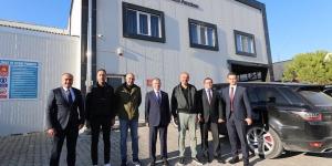VALİ DORUK VE ATSO BAŞKANI KIRLANGIÇ'TAN 4LİNE OFİS MOBİLYALARI FİRMASINA ZİYARET