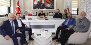 ÖNCEKİ DÖNEM ÇARŞAMBA TSO BAŞKANI, TÜRKİYE BEYAZAY DERNEĞİ KARADENİZ BÖLGE BAŞKANI YILMAZ VE BERABERİNDEKİ HEYETTEN BAŞKAN KIRLANGIÇ'A ZİYARET