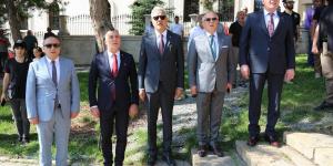 BAŞKAN KIRLANGIÇ, SİVAS KONGRESİ'NİN 105. YIL DÖNÜMÜ KUTLAMA ETKİNLİKLERİ KAPSAMINDA GERÇEKLEŞTİRİLEN ATATÜRK ANITI'NA ÇELENK SUNMA TÖRENİNE VE SİVAS KONGRESİ TEMSİLİ CANLANDIRMA PROGRAMINA KATILDI
