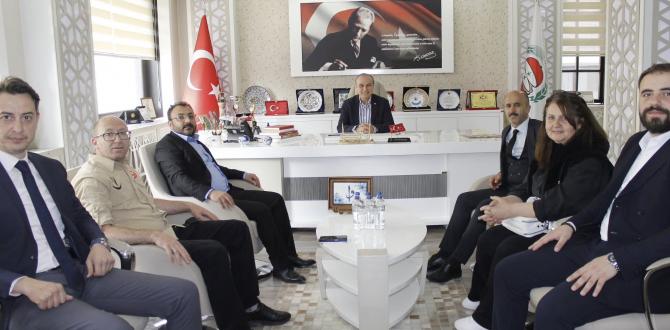 YESEVİ HAREKETİ DERNEĞİ KURUCU GENEL BAŞKANI CÖMERT VE BERABERİNDEKİ HEYETTEN BAŞKAN KIRLANGIÇ'A ZİYARET