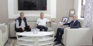 YORUM GAZETESİ SAHİBİ AKCAN VE YEŞİLIRMAK GAZETESİ SAHİBİ KARADAYI'DAN BAŞKAN KIRLANGIÇ'A ZİYARET