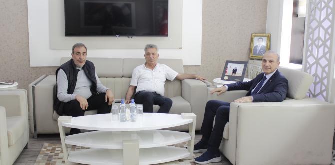 YORUM GAZETESİ SAHİBİ AKCAN VE YEŞİLIRMAK GAZETESİ SAHİBİ KARADAYI'DAN BAŞKAN KIRLANGIÇ'A ZİYARET
