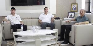 FUTBOL YORUMCUSU BÜNYAMİN GEZER’DEN BAŞKAN MURAT KIRLANGIÇ’A ZİYARET