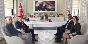 AMASYA ÜNİVERSİTESİ REKTÖR YARDIMCISI KURT VE ARAŞTIRMA DESTEK KOORDİNATÖRÜ YURTÇU'DAN BAŞKAN KIRLANGIÇ'A ZİYARET