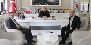 GARANTİ BANKASI AMASYA ŞUBE MÜDÜRÜ EREN ÇOKÇETİN'DEN ATSO BAŞKANI MURAT KIRLANGIÇ'A ZİYARET