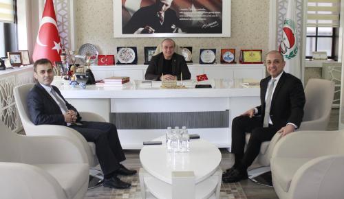 GARANTİ BANKASI AMASYA ŞUBE MÜDÜRÜ EREN ÇOKÇETİN'DEN ATSO BAŞKANI MURAT KIRLANGIÇ'A ZİYARET