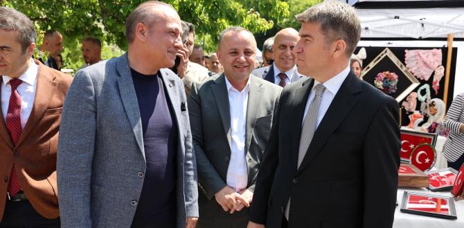 ATSO BAŞKANI MURAT KIRLANGIÇ EL SANATLARI SERGİSİNE KATILDI