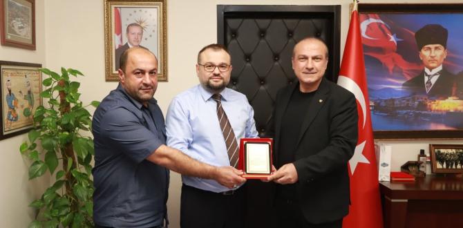 ATSO'YA SAĞLIK HİZMETLERİNE KATKILARINDAN DOLAYI TEŞEKKÜR PLAKETİ