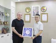 ÇİN ZİYARETLERİNDE AMASYA HEYETİNİ AĞIRLAYAN BOGGIE ZHANG'DAN AMASYA TSO'YA ZİYARET