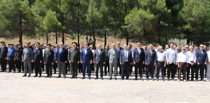 AMASYA TSO BAŞKANI MURAT KIRLANGIÇ, 15 TEMMUZ DEMOKRASİ VE MİLLİ BİRLİK GÜNÜ  KAPSAMINDA  ŞEHİTLİK ZİYARETİNE KATILDI
