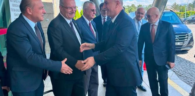 ATSO BAŞKANI KIRLANGIÇ TİCARET BAKANI ÖMER BOLAT'I ESENBOĞA HAVALİMANI'NDA KARŞILADI